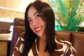 Hi Mermaid! My name is Karl and I just ended my 4 months travel through  Australia. Now I've settled in Miami and looking for work! I'm a 22 year  old, active and