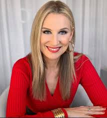 ERIN MATHIS "Erin Mathis has been styling women and men into greater  confidence and opportunities for over a decade. Through her innovative  online approach she coaches clients from around the world. Erin