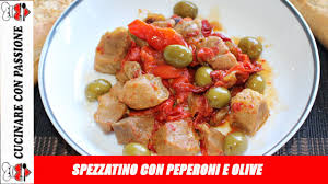 Servite lo spezzatino caldissimo accompagnato dalla polenta. Spezzatino Con Peperoni E Olive Verdi Youtube