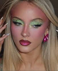 No thoughts just Zara Larsson's tour makeup 😍 via