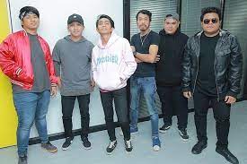 Dengan element kuda kepang, lagu rakyat, banyak parody dalam mv ni. Biodata Kumpulan Floor 88 Penyanyi Lagu Roadblock Hatiku Iluminasi