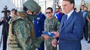 Enestemomento inicia el desfile militar. Qu2ebynyagzctm