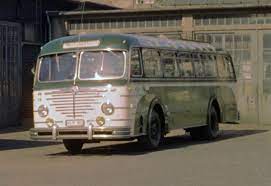 ‚für alle', dativ plural von omnis), kurz bus, ist ein großes straßenfahrzeug, das der beförderung zahlreicher personen dient, z. Autobusse Aus Deutschland Berlin Munchen Ratingen Und Dusseldorf