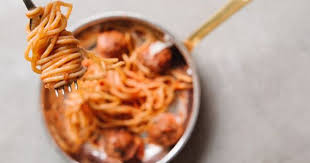 Tous En Cuisine La Recette Des Spaghettis Aux Saucisses Et A La Sauce Tomate De Cyril Lignac En 2020 Recettes De Cuisine Recette Sauce Spaghetti