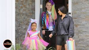 But siwa quickly found a second act, becoming a huge social media celebrity thanks to her youtube channels. Kim Kardashian Takes North West To Meet Jojo Siwa Youtube