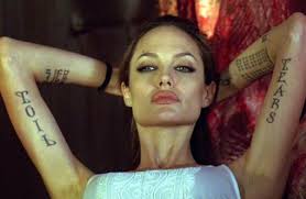 Her back tattoos have been changed many times and also added to just like the ones on her arms have been. Angelina Jolie Eine Fotogalerie Bilder Cinema De