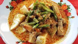 Sayur pakis atau paku yang lebih sering disebut oleh org minang atau sumatera mungkin sedikit jarang dijumpai di jakarta atau sekitarnya. Gurih Gurih Pedas Katupe Siram Gulai Sayur Khas Pariaman