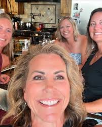 It's been a crazy couple of weeks! Starting off at Sandpoint Festival with  Maren Morris- boating with the kids at our river house-Joe's 30th class  Reunion from Gonzaga Prep!! Chad White, world