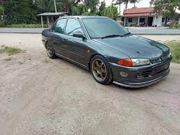 Cuci kereta anda bermula dari bumbung kereta terlebih dahulu dan seterusnya cuci dari satu bahagian ke bahagian yang lain pula. K6lnb75hejkjsm