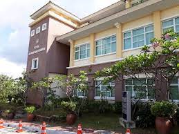 Jelasnya, ahli keluarga diajar untuk mengendalikan kakaknya bagi membolehkan mereka menjaga wanita itu di rumah. Kompleks Unit Rawatan Harian Ambulatory Care Complex Hospital Tuanku Ja Afar Negeri Sembilan 60 6 768 3055