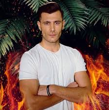 Το survivor, το αγαπημένο παιχνίδι επιβίωσης είναι πάλι στον σκαϊ ανανεωμένο, εμπλουτισμένο, ανατρεπτικό και με παίκτες έτοιμους να ριχτούν στον στίβο μάχης. Ale3hs Pappas Statistika Survivor 2021