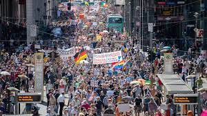 Видео live demo berlin 25.10. Nach Verbot Heftige Diskussion Uber Corona Demo Tagesschau De