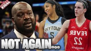 Levi Randolph catches the alley-oop with one hand!