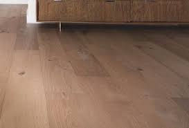 Our Range Of Oak Flooring Melbourne Includes Lakewood Lamwood Linwood And Riverwood Which Offers Superior And Luxurious Flooring With Oak Floors Flooring Oak
