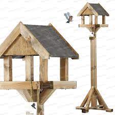 Mangeoire nichoir à oiseaux support sur pied en bois avec toit de chaume 115 cm. Mangeoire Osborne Sur Pied Toit Effet Ardoise En Pin Fsc Maison Oiseaux Mangeoire Mangeoire Oiseau