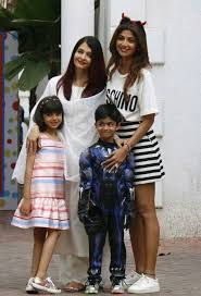 Aishwarya Rai Bachchan With Her Daughter At Shilpa Shetty Kundra Son Bash Bollywood Fashion Baby Girl Photography Fashion
