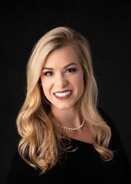 Anna Grace Scholten receives Willie Pearl Davis Leadership Award