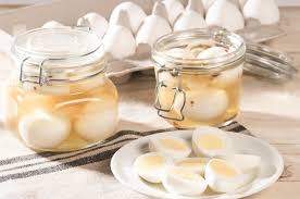 Maybe you would like to learn more about one of these? Uova In Salamoia D Aceto Pickled Eggs E Uova Sott Olio 7 Ricette Selezionate Galline Pollaio Ricette Con Uova E Video Divertenti