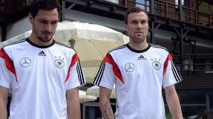 Kevin großkreutz, futbol kariyerine ilk olarak 2006 yılında rot weis ahlen takımının alt yapısında başladı. Kevin Grosskreutz Mabuk Dan Kencing Sembarangan Di Hotel Tribunnews Com Mobile