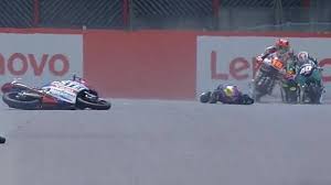 Incidente questo pomeriggio all'autodromo del mugello durante la coppa italia di motociclismo: Video Incidente Dupasquier Al Mugello Le Terribili Immagini Video Gazzetta It