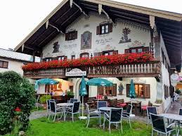 Das hotel ruhpoldinger hof mit hallenbad bietet doppelzimmer, einzelzimmer, suiten und ferienwohnungen, sowie ein restaurant mit biergarten im zentrum von . Maibaumstuberl Ruhpolding Willkommen Bei Freunden Restaurant Bewertungen Telefonnummer Fotos Tripadvisor