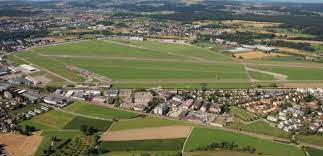 Dübendorf (sq) comune svizzero e città (it); Projektbericht Flugplatz Dubendorf Premiumjet