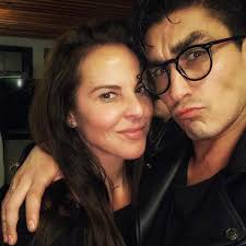 Aquí Emmanuel Orenday ! Espero que estén disfrutando de mi Instagram  takeover desde la cuenta de @ReinaDelSurTV 😎 Les dejo algunas fotos detrás  de cámaras con toda la banda de increíbles compañeros