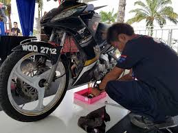 Bolehkah saya mencampur minyak enjin atau tidak? Inilah 5 Ciri Minyak Enjin Yang Baik Untuk Motosikal Anda Arena Permotoran