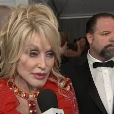 Dolly parton is as glamorous as every. Dolly Parton Explains Why She Sleeps With Her Makeup On Gma