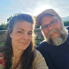 I'm starting a new insect farm soon. Many have asked me to do videos of  this in the past. Would you like to see it? I'm using glass instead of  plastic for