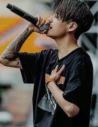 The tattoo picture is the latest in a series of london photos taken by victoria. God Her Tattoos Amber Amberliu F X Kpop Rambut Penyanyi Selebritas