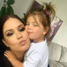 Shannon Wadley's Instagram, Twitter & Facebook