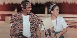 Sangat disayangkan, tidak lagi berada di puncak, adu rayu yang dinyanyikan oleh yovie widianto, tulus dan glenn fredly malah terperosot jauh diposisi ke 8. Bikin Merinding Ini Lagu Terakhir Glenn Fredly Dinyanyikan Di Hari Spesial Mutia Ayu Merdeka Com