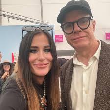 MONA STACY ⭐️✨