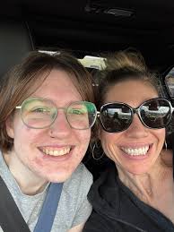 Becky Benoit (@becky_the_bee) • Instagram photos and videos