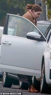 Cancer conwoman belle gibson was given multiple chances to pay $500,000 worth of fines, but authorities have had enough. Freedomroo Belle Gibson Is Spotted Looking Downcast Just Weeks After Authorities Raid Her Home Australiannewsreview