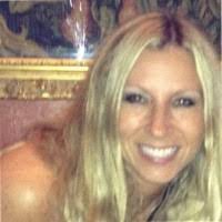 Lainie Cox's Instagram, Twitter & Facebook