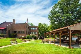 Brookwood Retirement Community Senior Living Community Assisted Living Nursing Home Independent Living Ccrc In Cincinnati Oh Findcontinuingcare