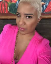 No esperes que los demás comprendan tu viaje, especialmente si nunca han  tenido que recorrer tu camino. Vive tu vida de la forma que quieras, no de  la que los demás quieren