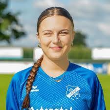 Leila Muller's Instagram, Twitter & Facebook