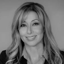 Beth Hill's Instagram, Twitter & Facebook