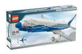 The 747 has a distinctive upper deck/hump at the front of the plane. Lego City Boeing 787 Dreamliner 10177 For Sale Online Ebay
