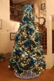 Check out these decorating ideas to turn your christmas tree into a holiday masterpiece. How To Crisscross Ribbons On A Christmas Tree Holidappy Celebrations