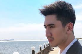 Penampilan verrell bramasta dengan rambut model cepak ngehe tampak serasi dengan pakaian yang dikenakan. Potongan Rambut Verrell Bramasta Gaya Rambut