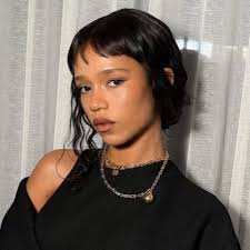 Eva Borges ☁️ (@aevaborges)