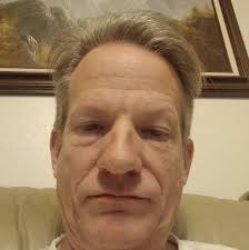 Who can make a wedding cake in Mannford?