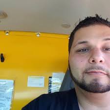 What is the best way to help a new player learn cash game poker?