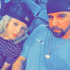 Who can help me decorate my yard with gardening?