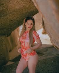 Kimberly Loaiza - Free pics, galleries & more at Babepedia