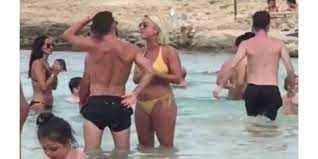 Napoli's record goalscorer dries mertens has returned to his native belgium for treatment on. Dries Mertens Hat Sehnsucht Nach Brusten Seiner Ehefrau